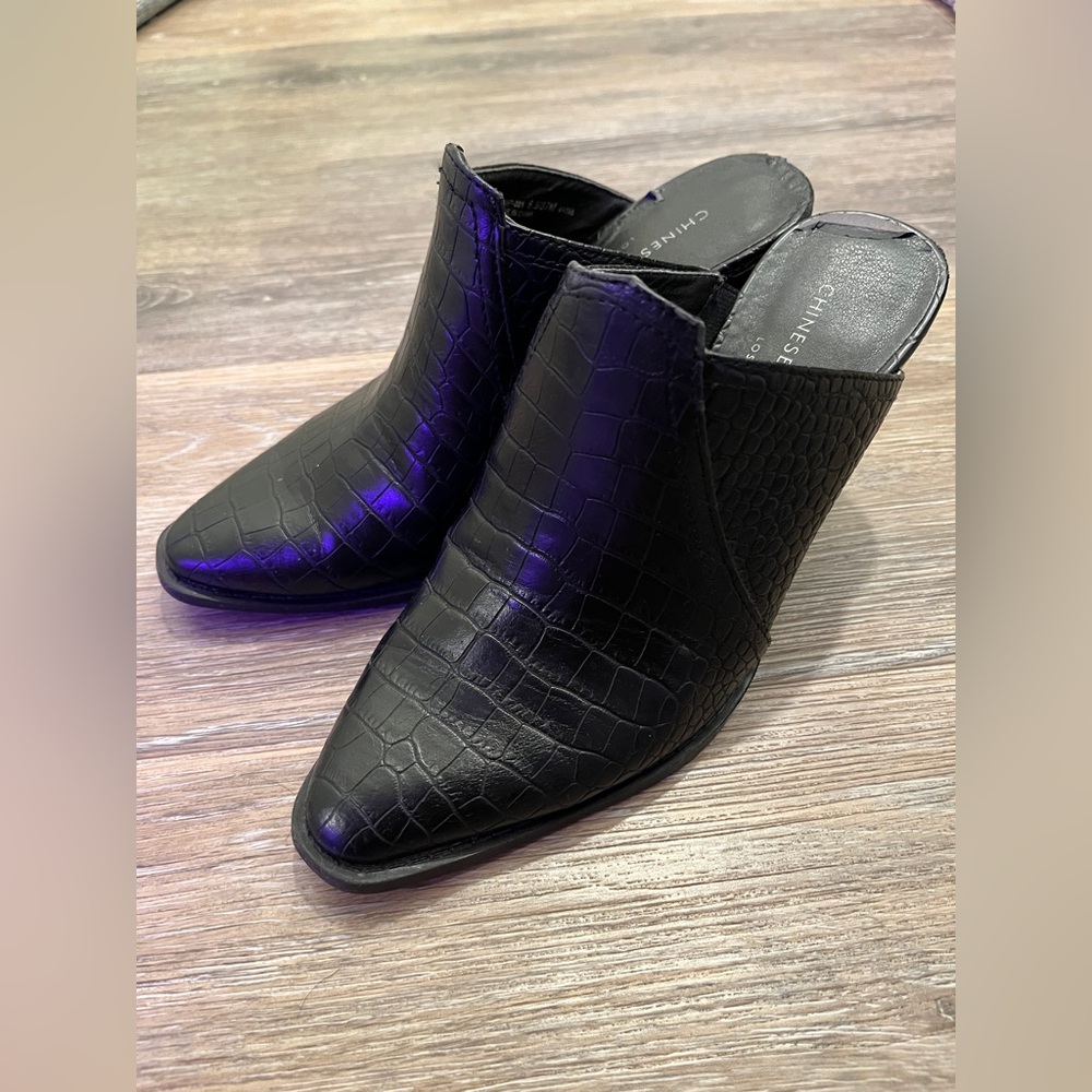 Chinese Laundry- Chic Black Croc-Embossed Mules - Picture 5 of 8